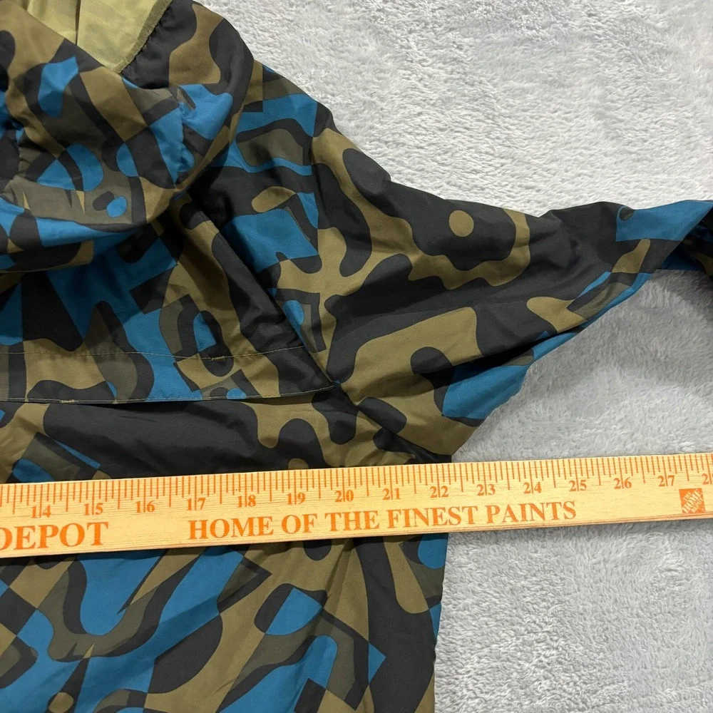NIKE Running‎ Essentials Jacket Men M Green Blue Camo Reflective Print Hooded